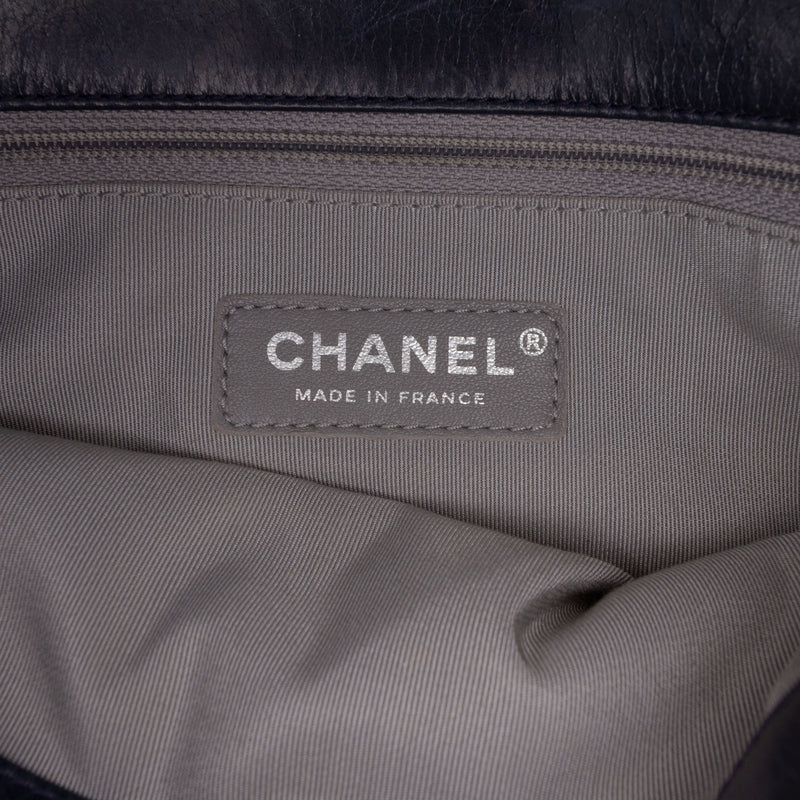 Large Vertical Quilted Lambskin Stitched Single Flap - Image 5