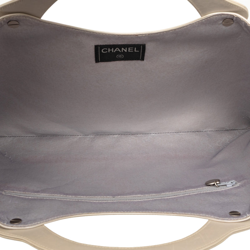 Metallic Embossed Calfskin Flat Handbag - Image 4