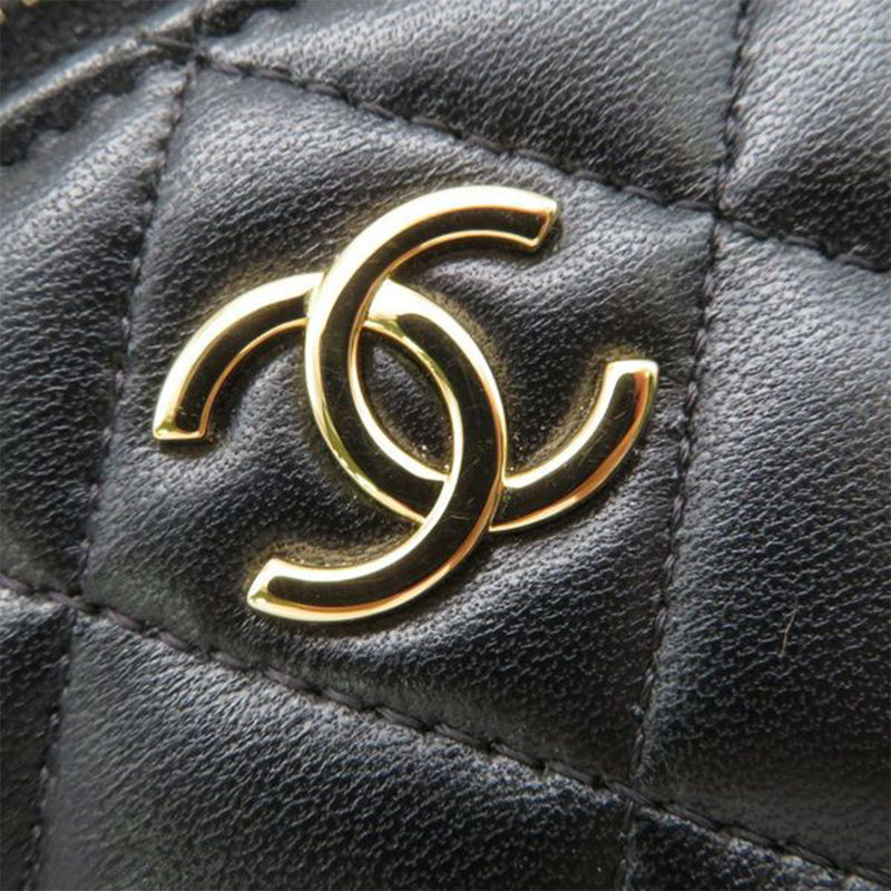 Small Quilted Lambskin Coco Casino Vanity Case With Chain - Image 7