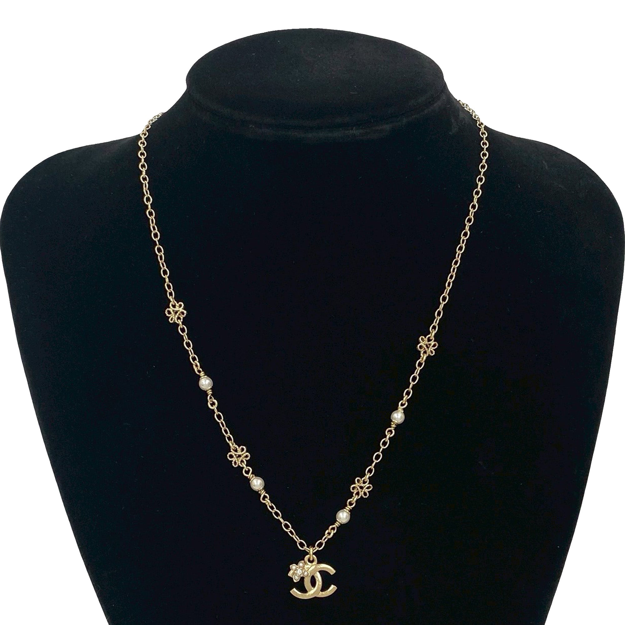 Gold Plated Faux Pearl CC Pendant Flower Station Necklace - Image 4