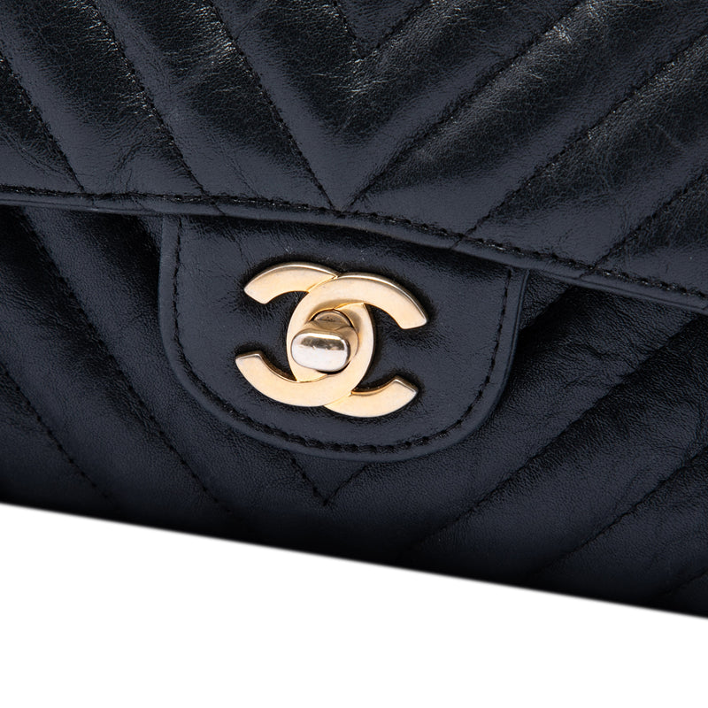 Medium Classic Chevron Crumpled Calfskin Double Flap - Image 5