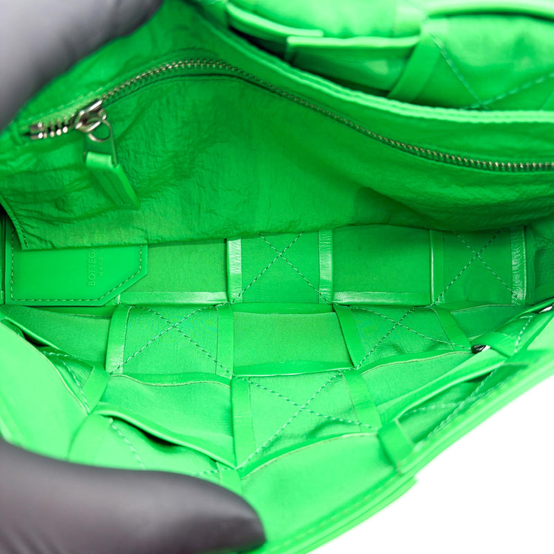 Bottega Veneta Cassette Maxi Intrecciato Leather Green Bag