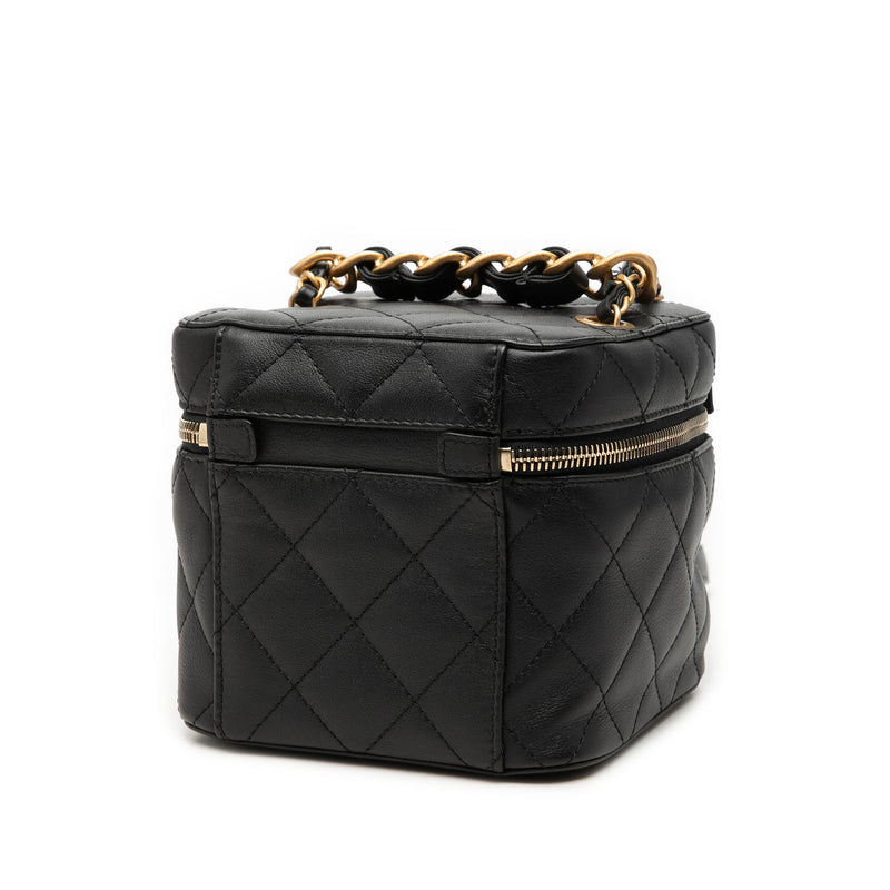 Small Quilted Calfskin Chain Bar Vanity Case with Chain - Image 2