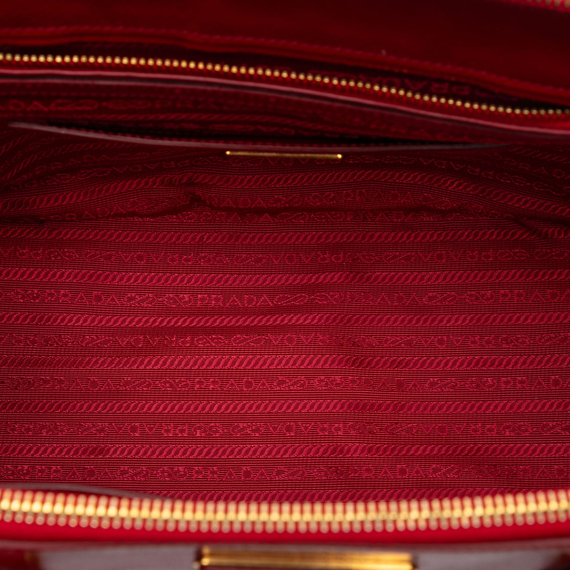 Medium Saffiano Vernice Galleria Double Zip Satchel - Image 4