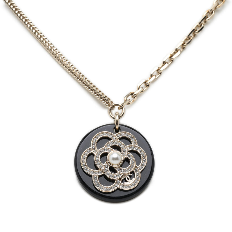 CC Gold Plated Resin Strass Faux Pearl Camellia Round Pendant Necklace - Image 2