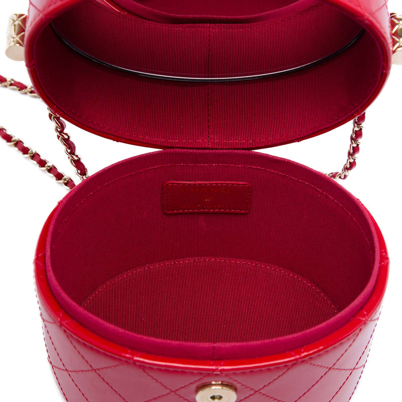 CC Quilted Patent Round Vanity Case with Chain - Image 4