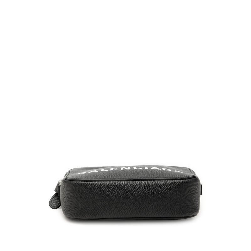 Grained Calfskin Logo Ville Camera Bag XS - Image 3