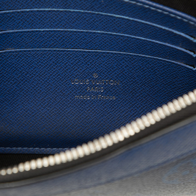 Monogram Taigarama Pochette Discovery PM - Image 5