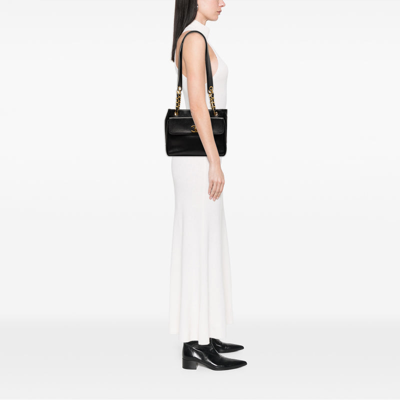 CC Caviar Front Pocket Shoulder Bag - Image 7