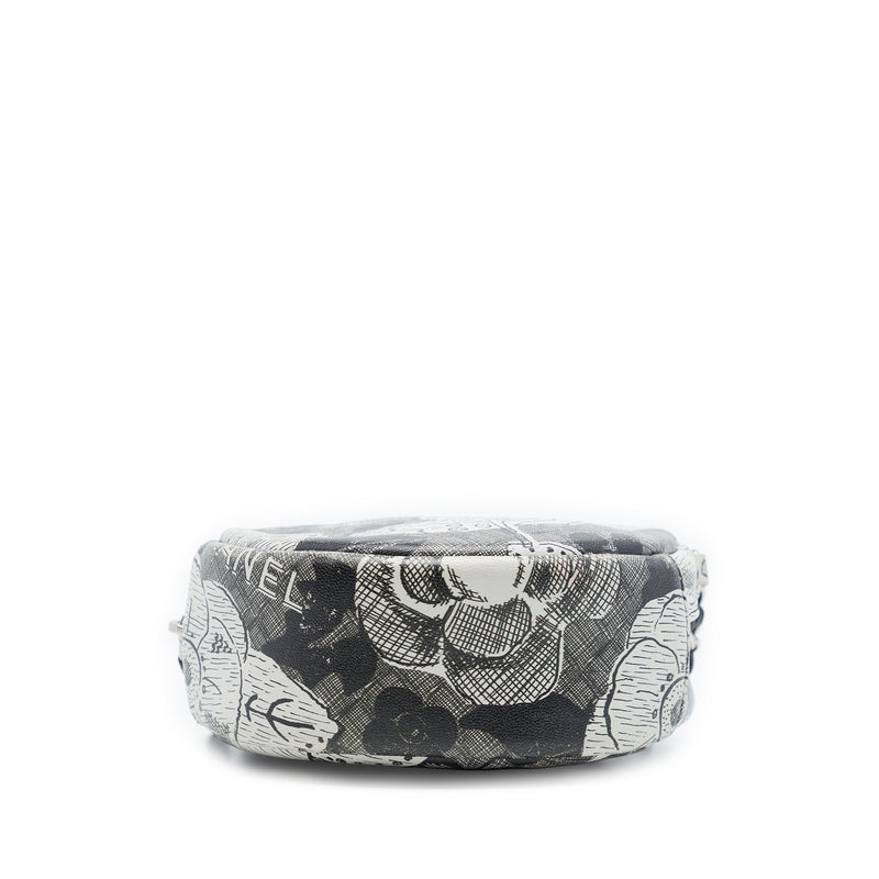 CC Calfskin Floral Round Clutch with Chain - Image 3