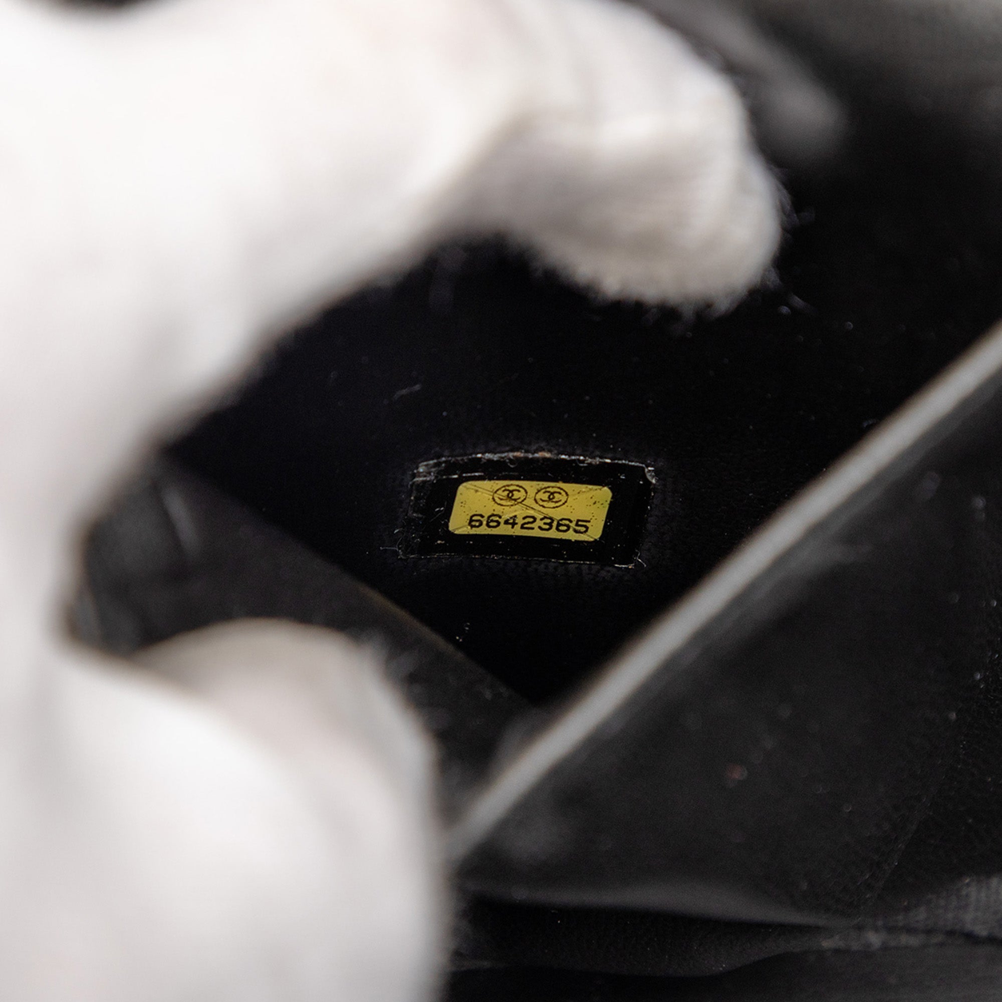 CC Caviar Vanity Bag - Image 6