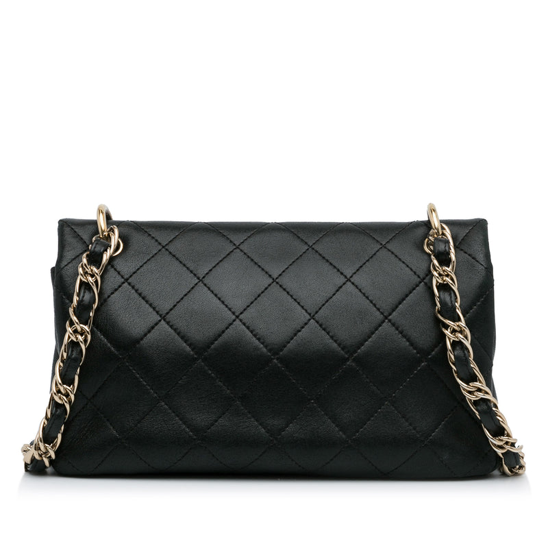 Large Lambskin Twist Chain Enamel CC Flap - Image 4