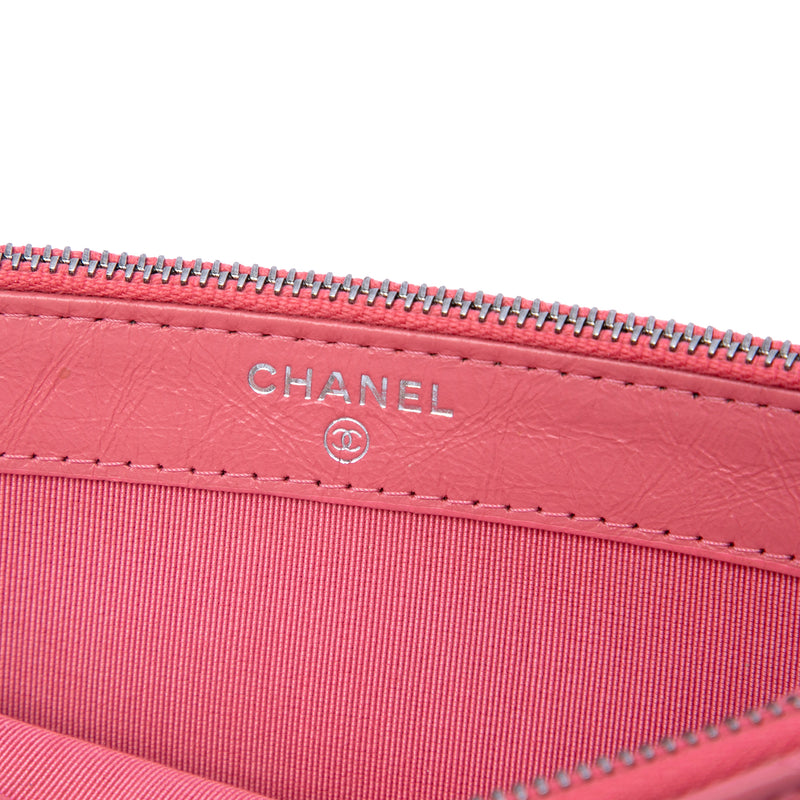 Quilted Aged Calfskin Gabrielle Double Zip Clutch with Chain - Image 5