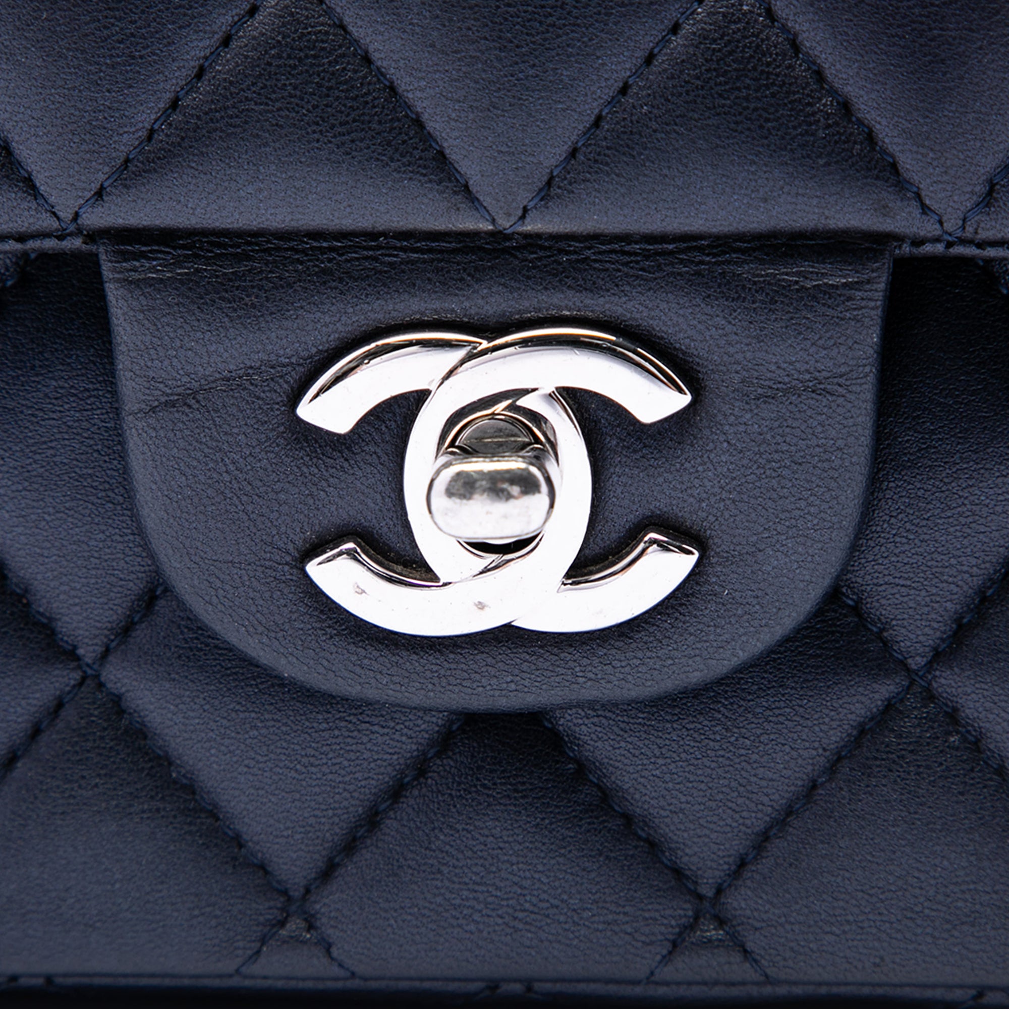 Medium Classic Lambskin Double Flap - Image 5
