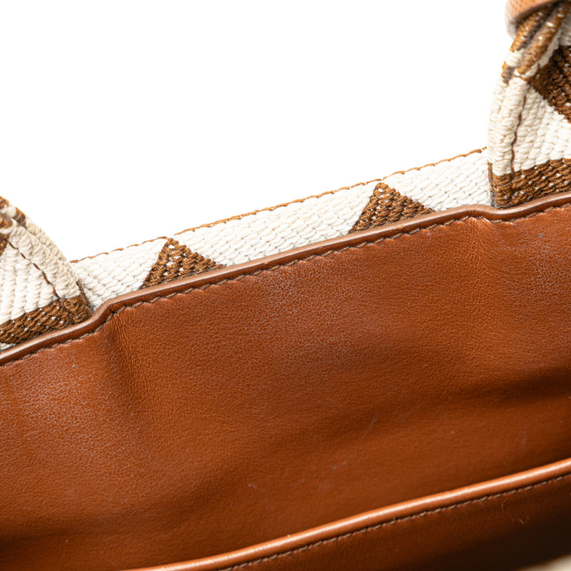 Small Canvas Symbole Triangolo Satchel - Image 10