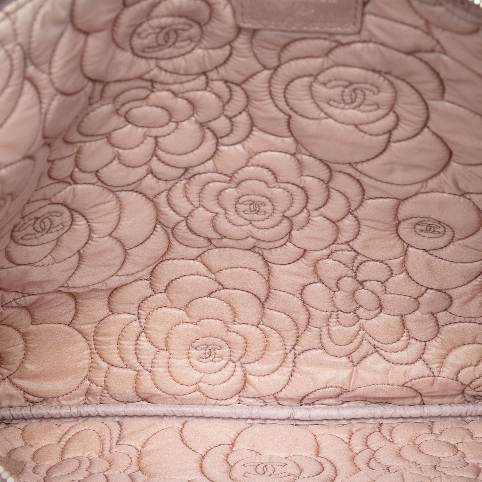 Large CC Embossed Metallic Lambskin Camellia O Case Clutch - Image 4