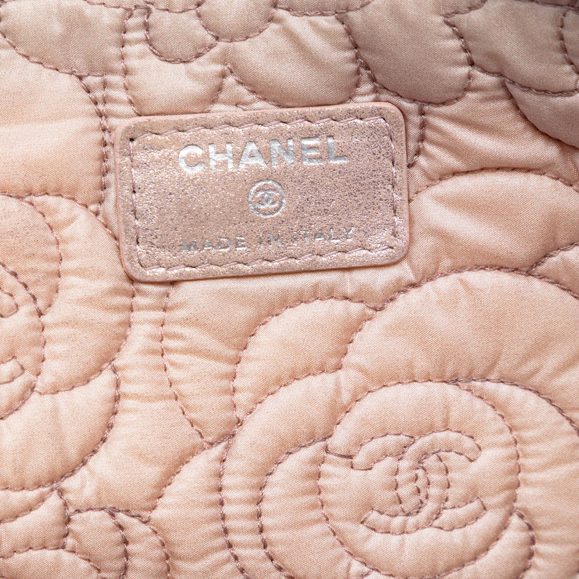Large CC Embossed Metallic Lambskin Camellia O Case Clutch - Image 5