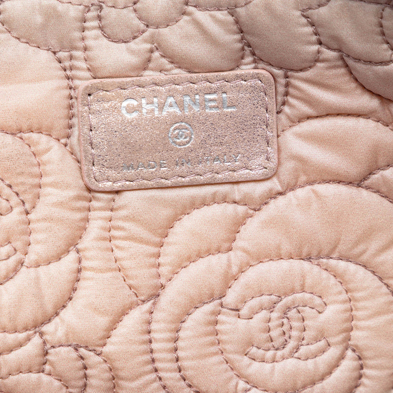 Large CC Embossed Metallic Lambskin Camellia O Case Clutch - Image 5