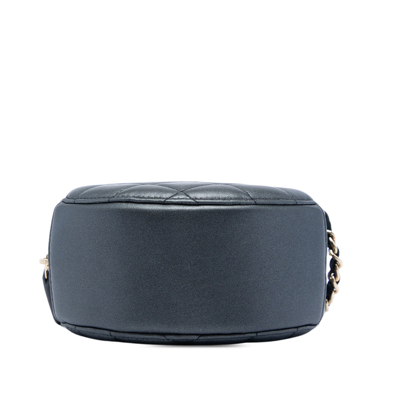 CC Quilted Iridescent Lambskin Pearl Round Clutch with Chain - Image 3