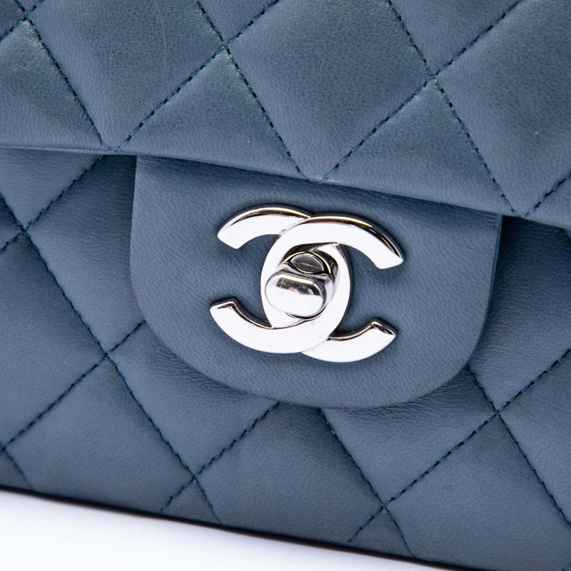 Medium Classic Lambskin Double Flap - Image 6