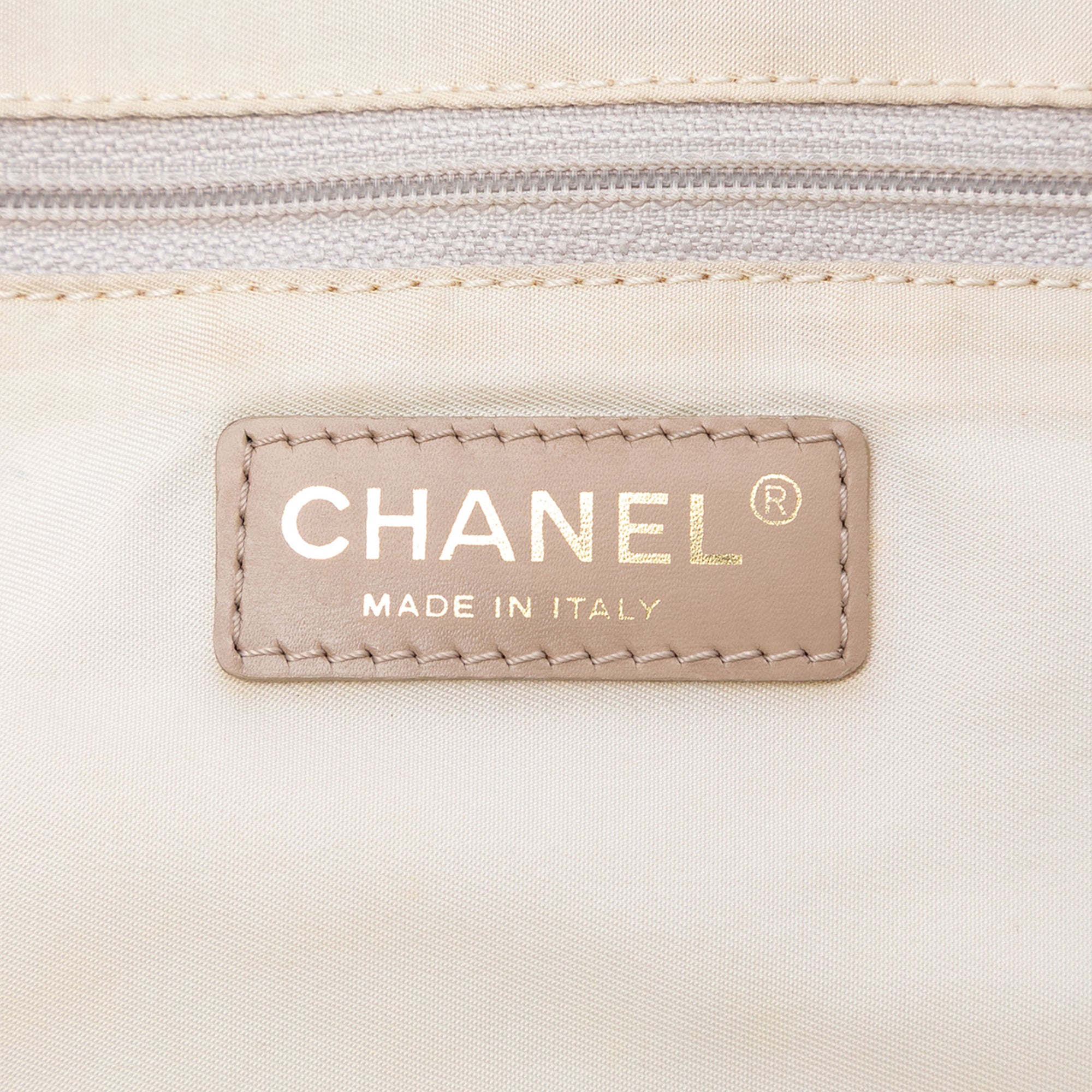 New Travel Line Nylon Tote - Image 5
