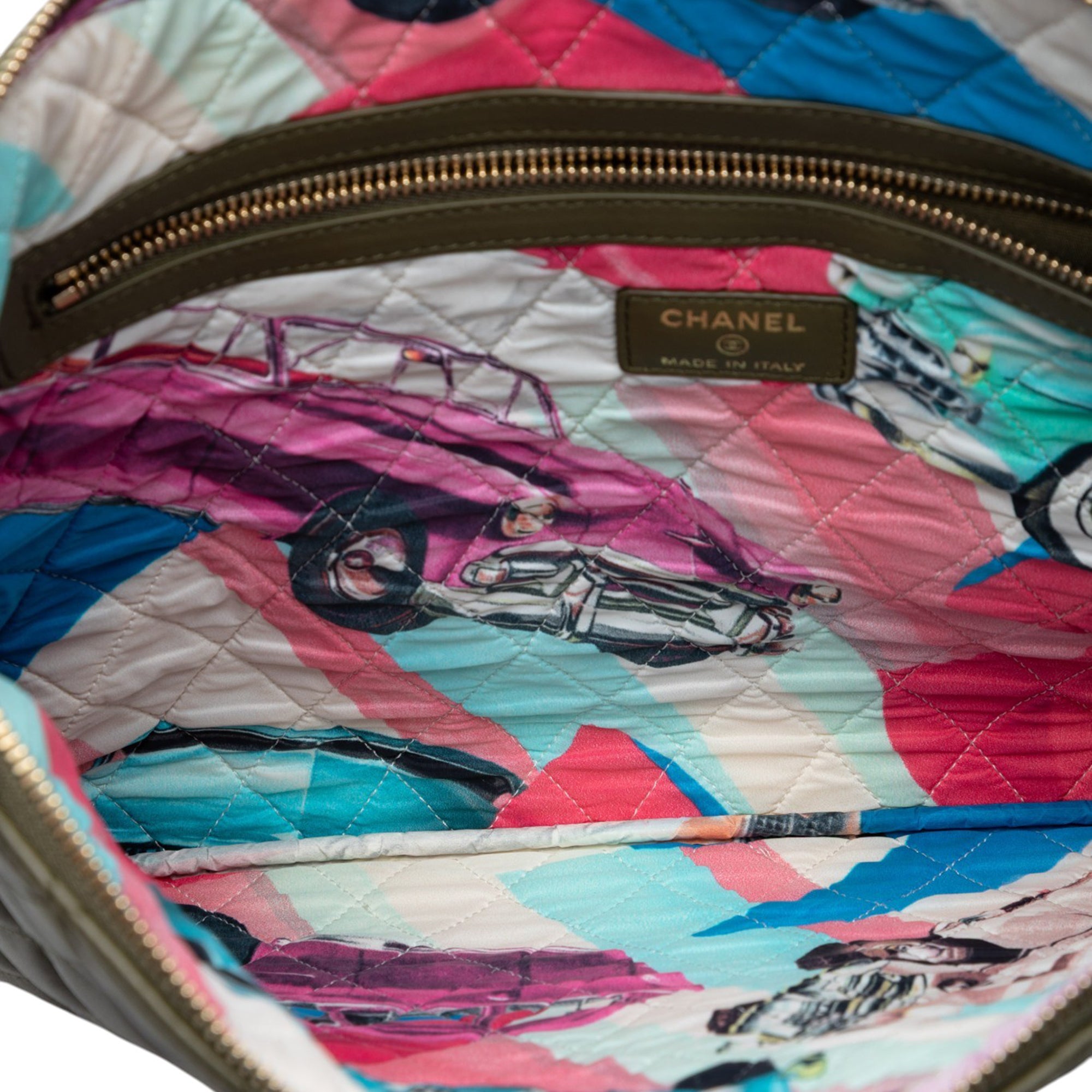 Large Quilted Lambskin Cuba La Habana O Case Clutch - Image 4