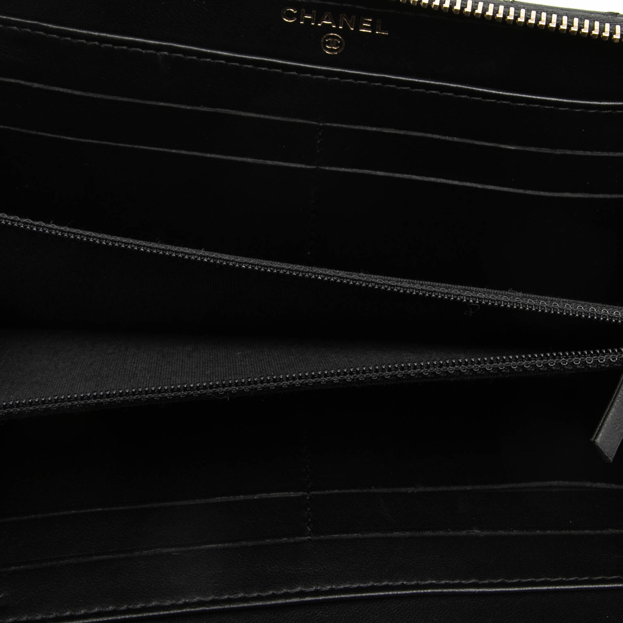 Bicolor Quilted Lambskin Faux Pearl Ribbon Long Wallet - Image 4