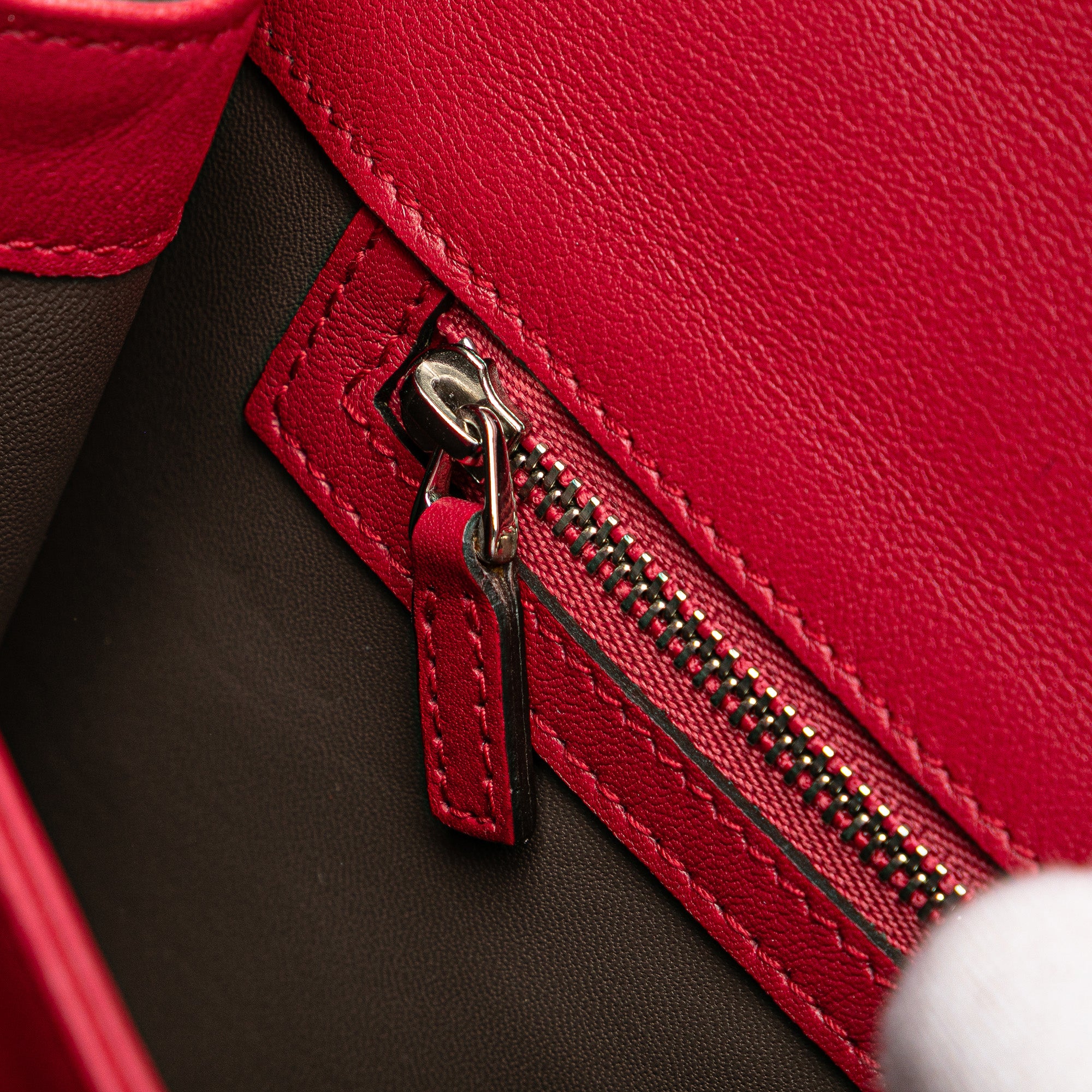 Medium Patent Interlocking G Crossbody - Image 9