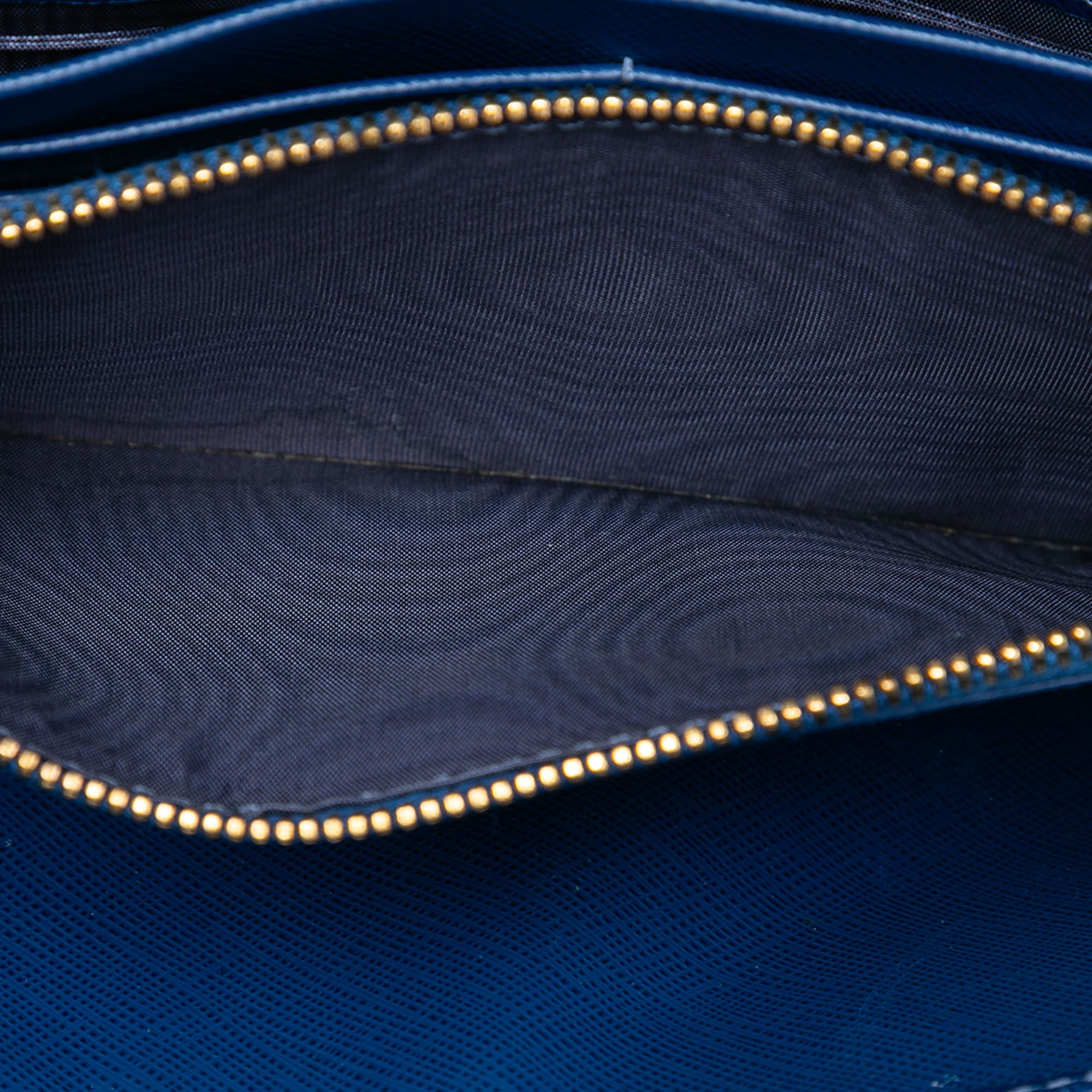 Saffiano Wallet On Chain - Image 4
