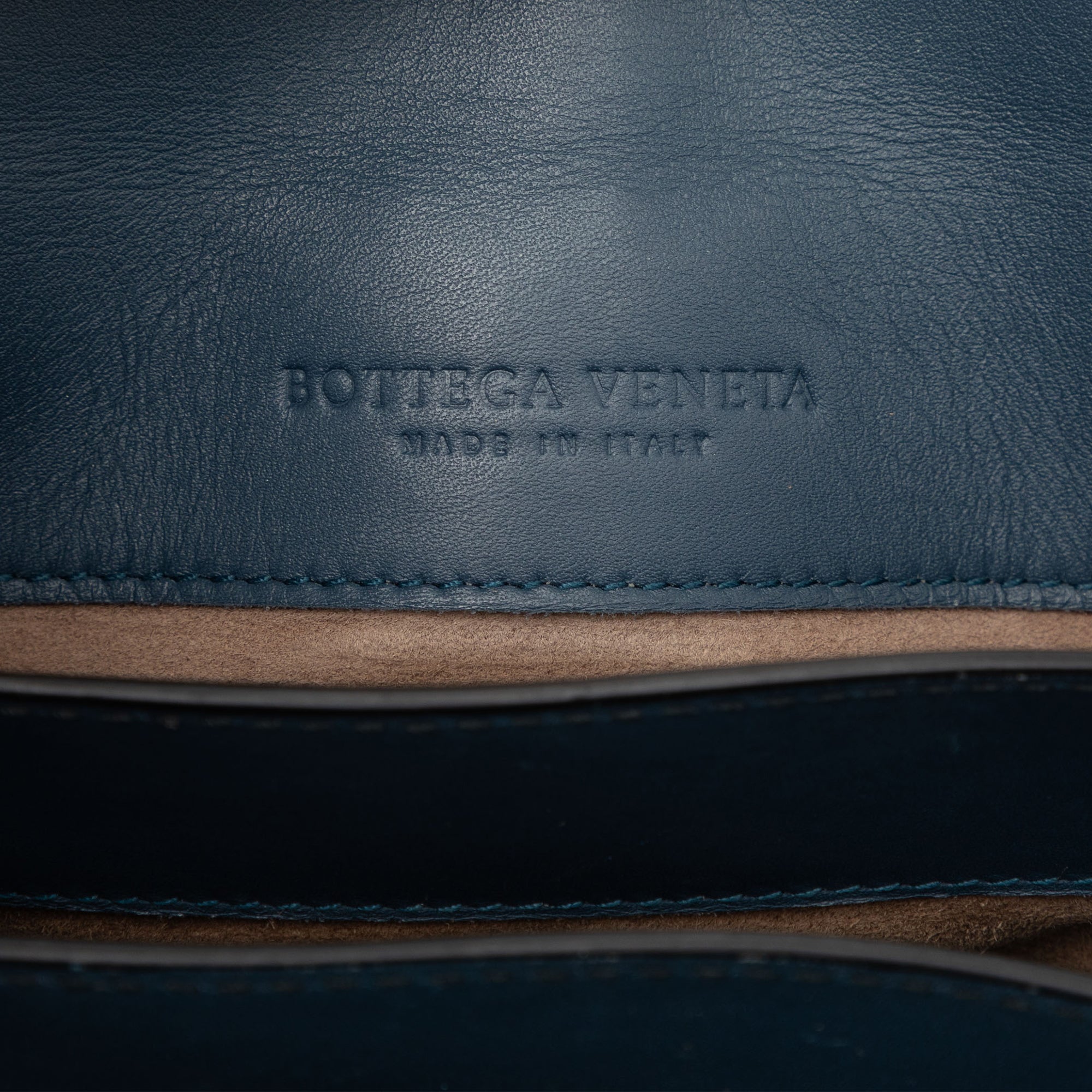 Small Intrecciato Trimmed Nappa Piazza Top Handle Satchel - Image 5