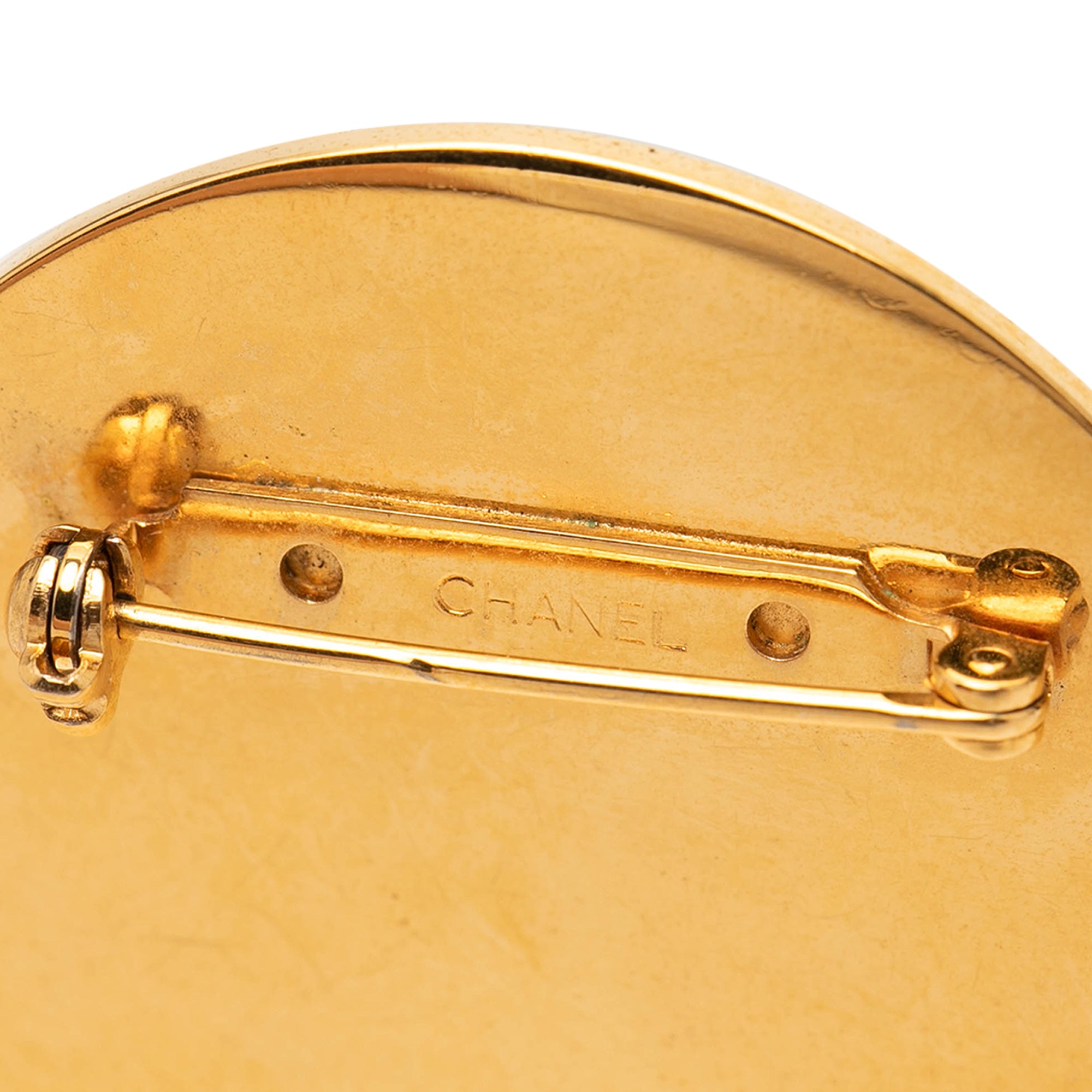 CC Gold Plated and Enamel Round Brooch - Image 3