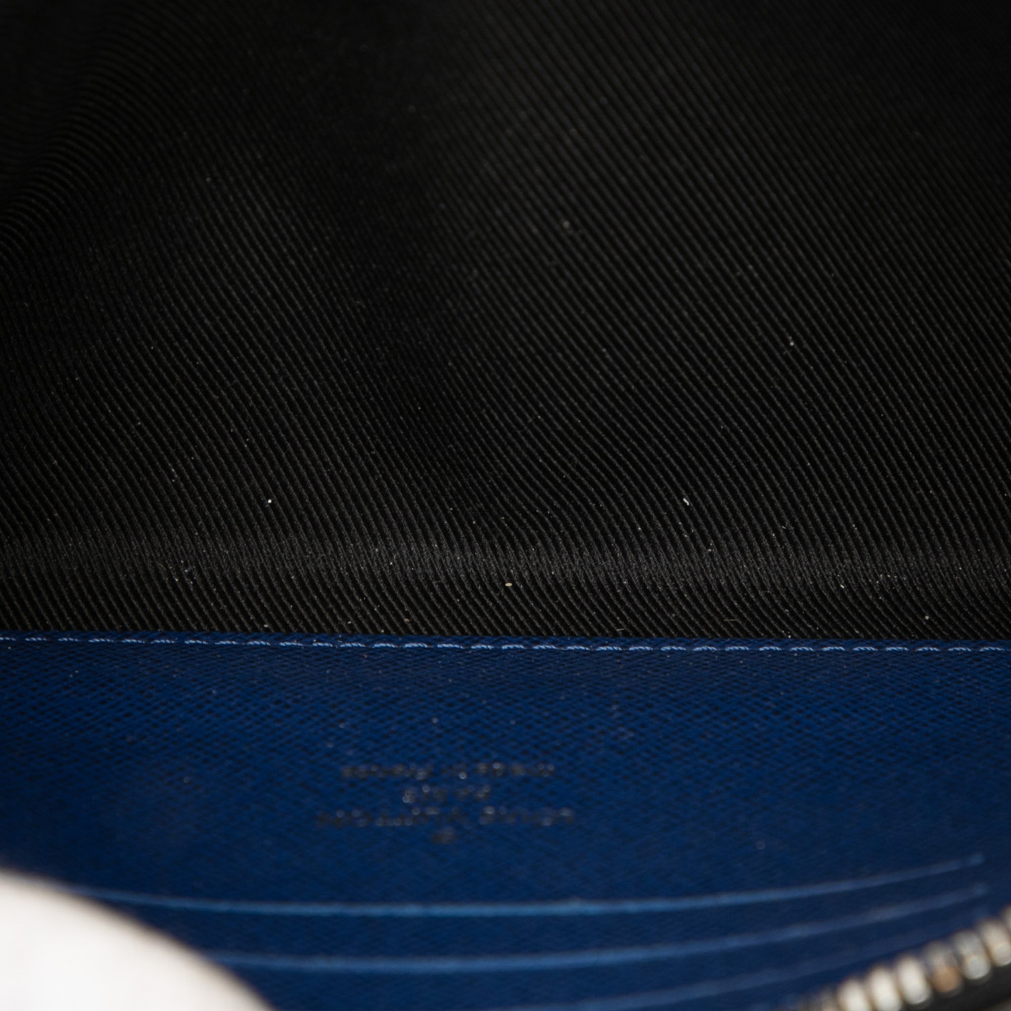 Monogram Taigarama Pochette Discovery PM - Image 4