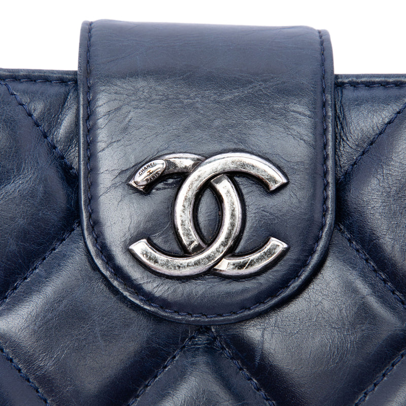 Quilted Glazed Calfskin Coco Pleats Chain Clutch - Image 5