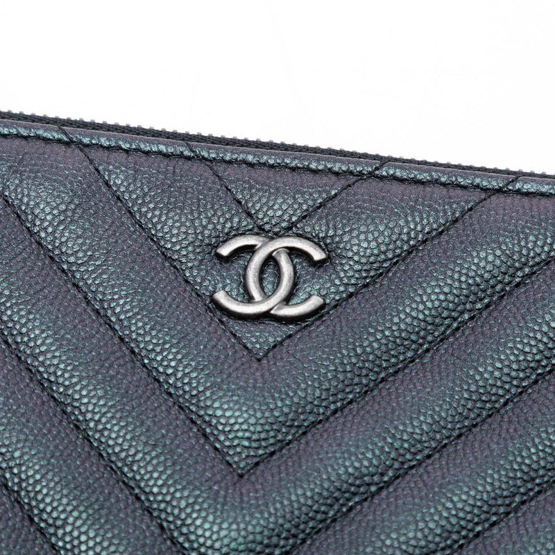 Large CC Chevron Iridescent Caviar O Case Clutch - Image 5