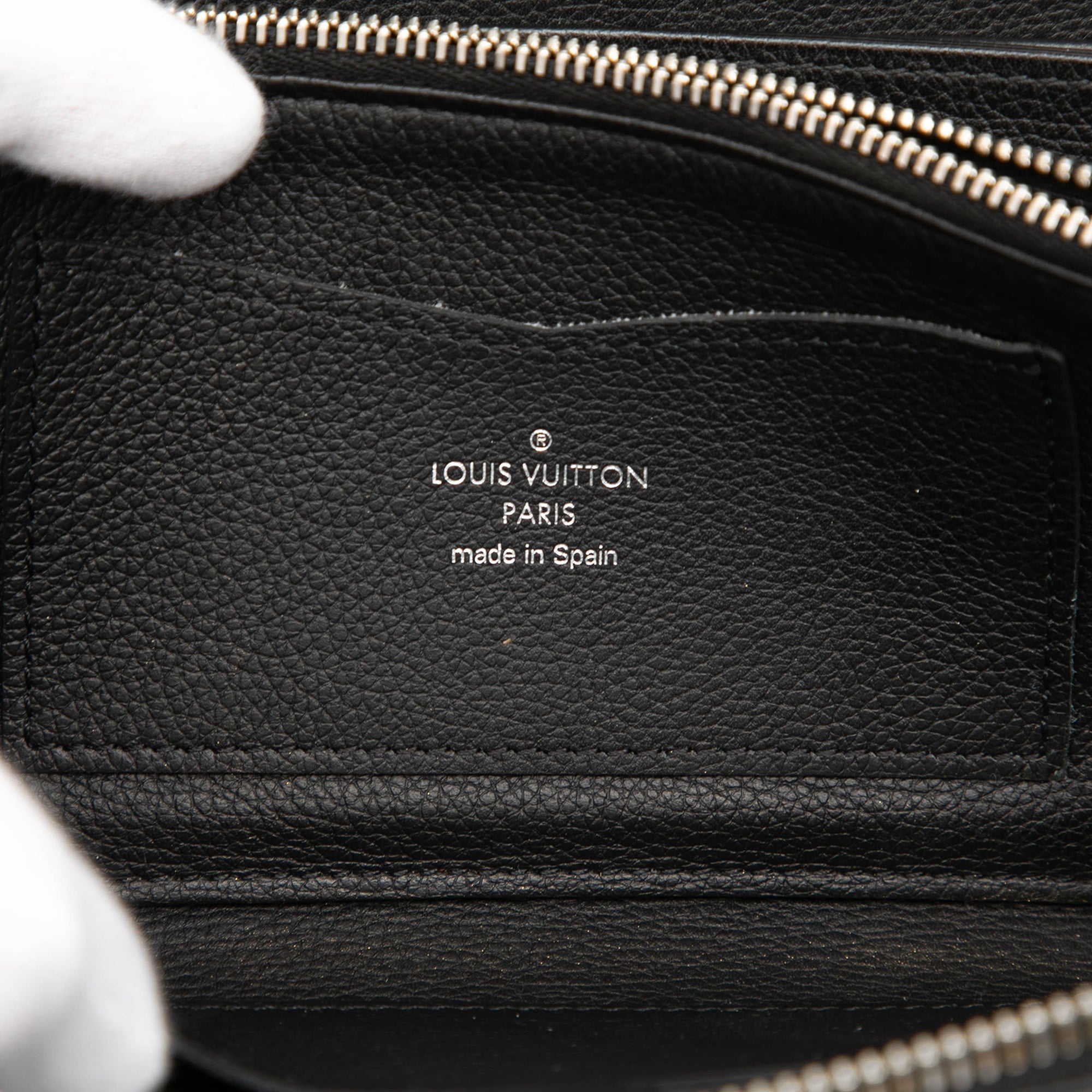 Leather Lockme Zippy Wallet - Image 5