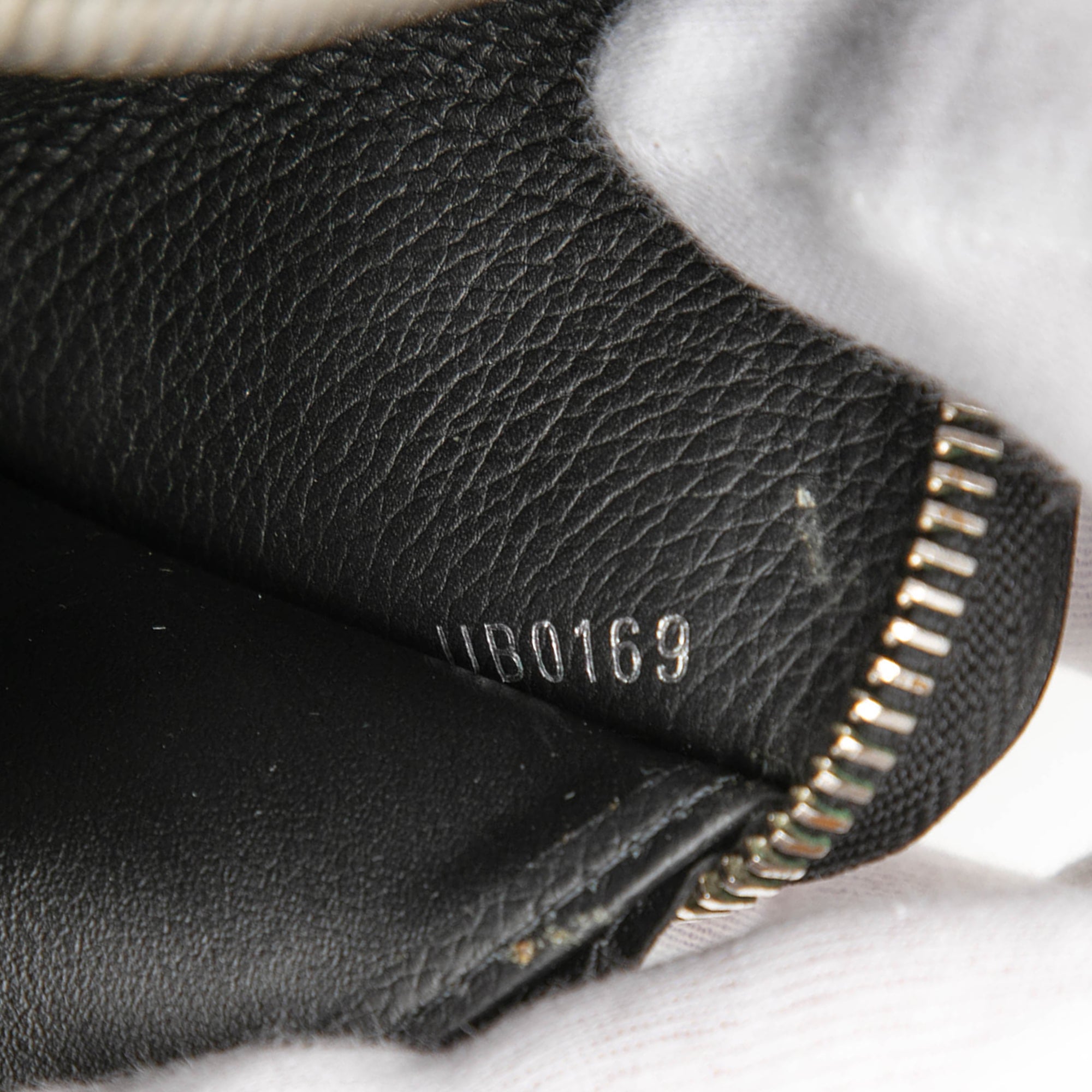 Leather Lockme Zippy Wallet - Image 6