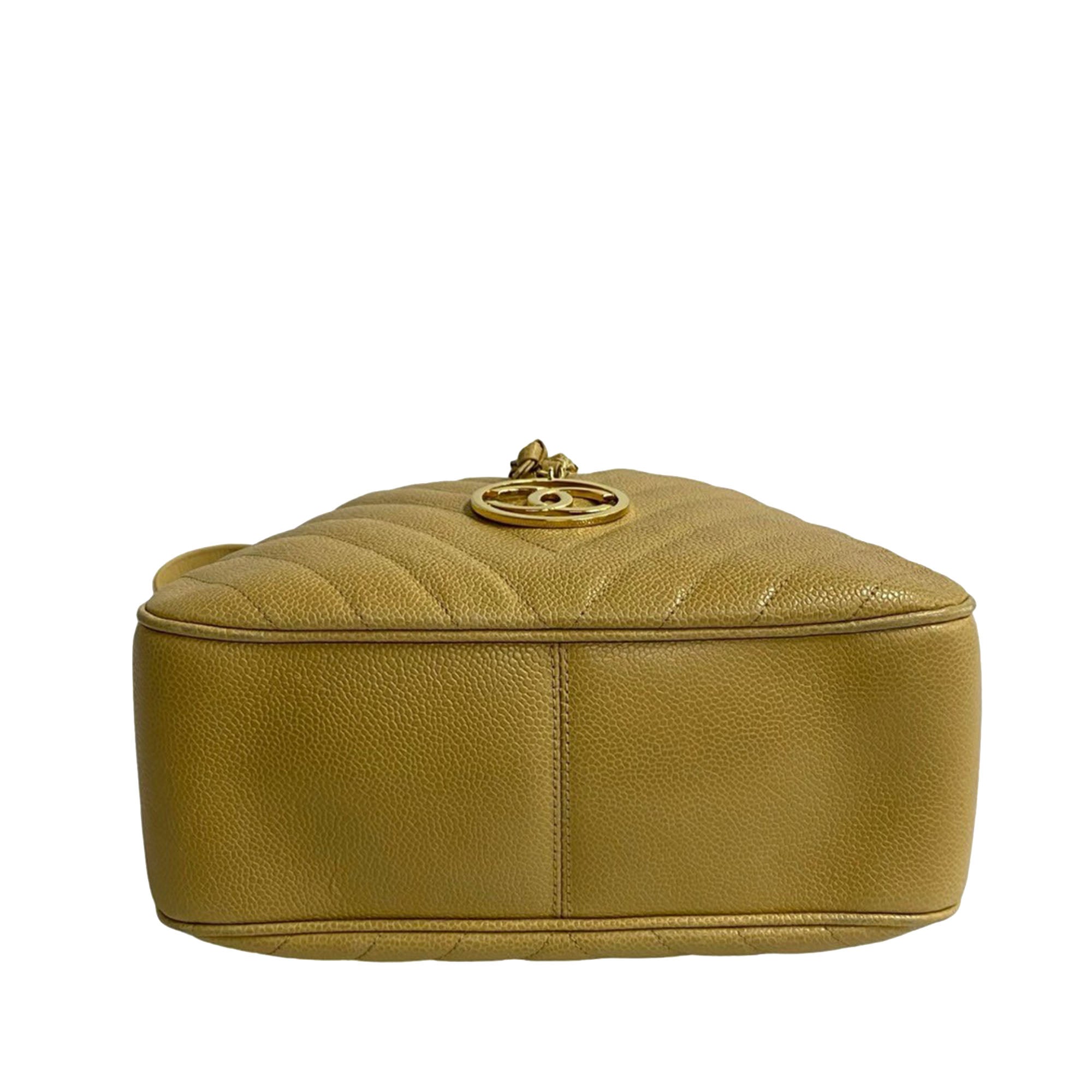 CC Chevron Caviar Vanity Case with Chain - Image 4