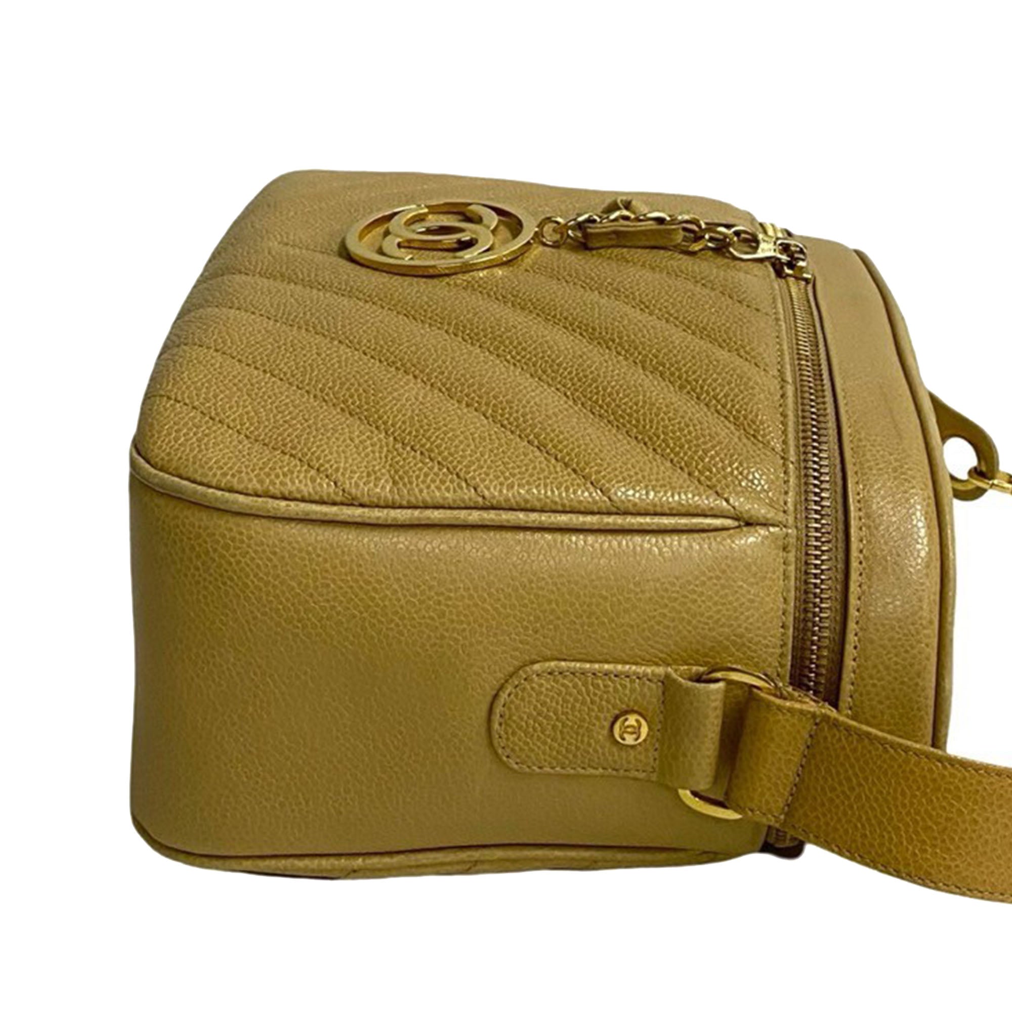 CC Chevron Caviar Vanity Case with Chain - Image 5