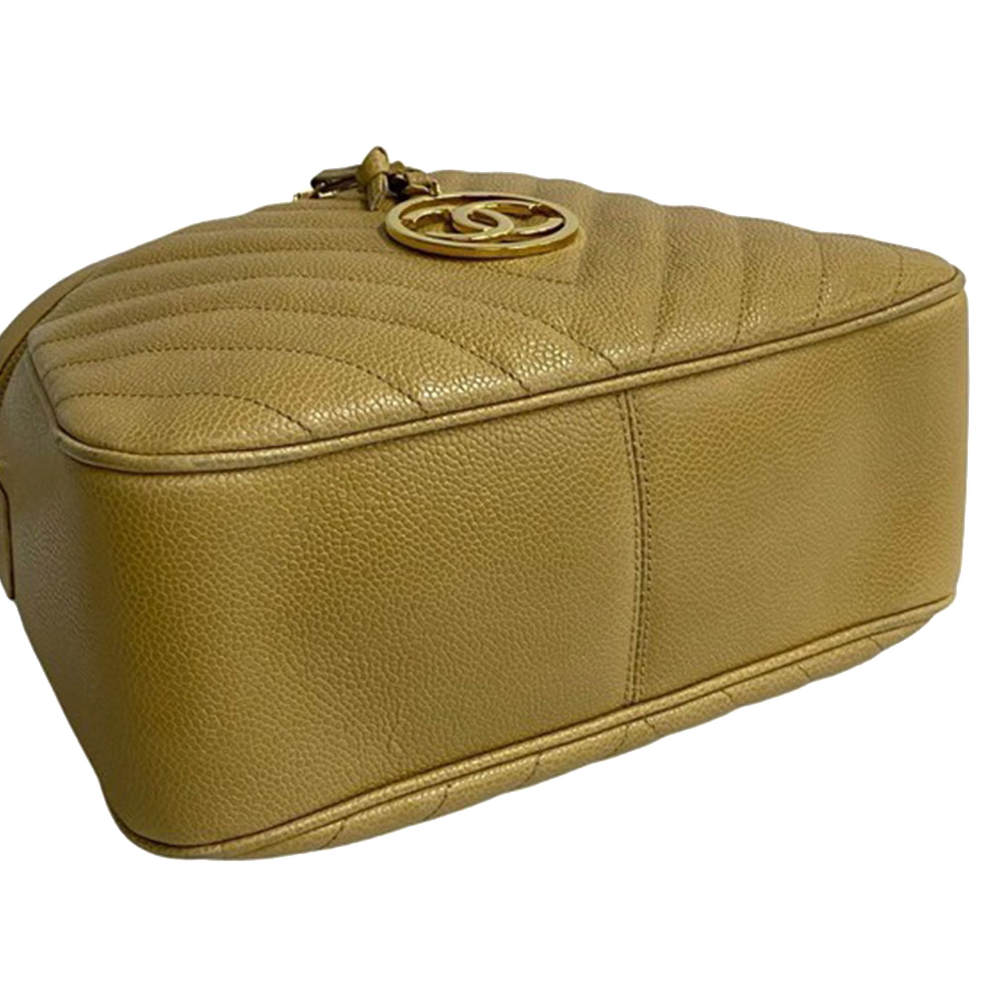 CC Chevron Caviar Vanity Case with Chain - Image 7
