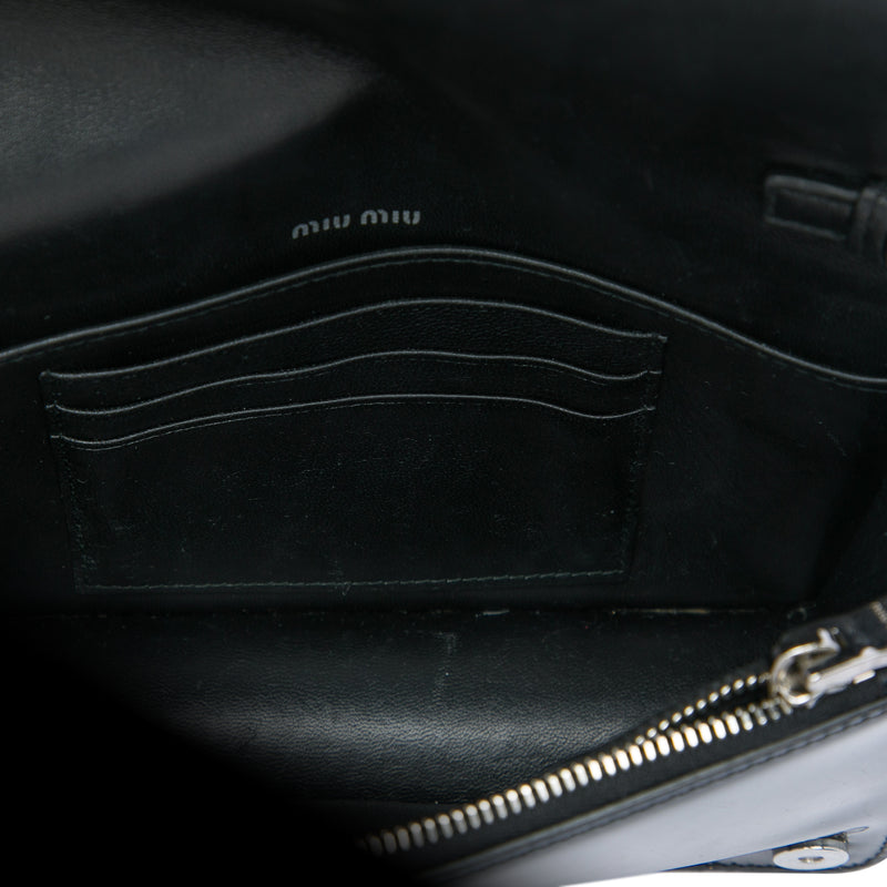 Patent Crystal Embellished Logo Wallet On Chain - Image 4