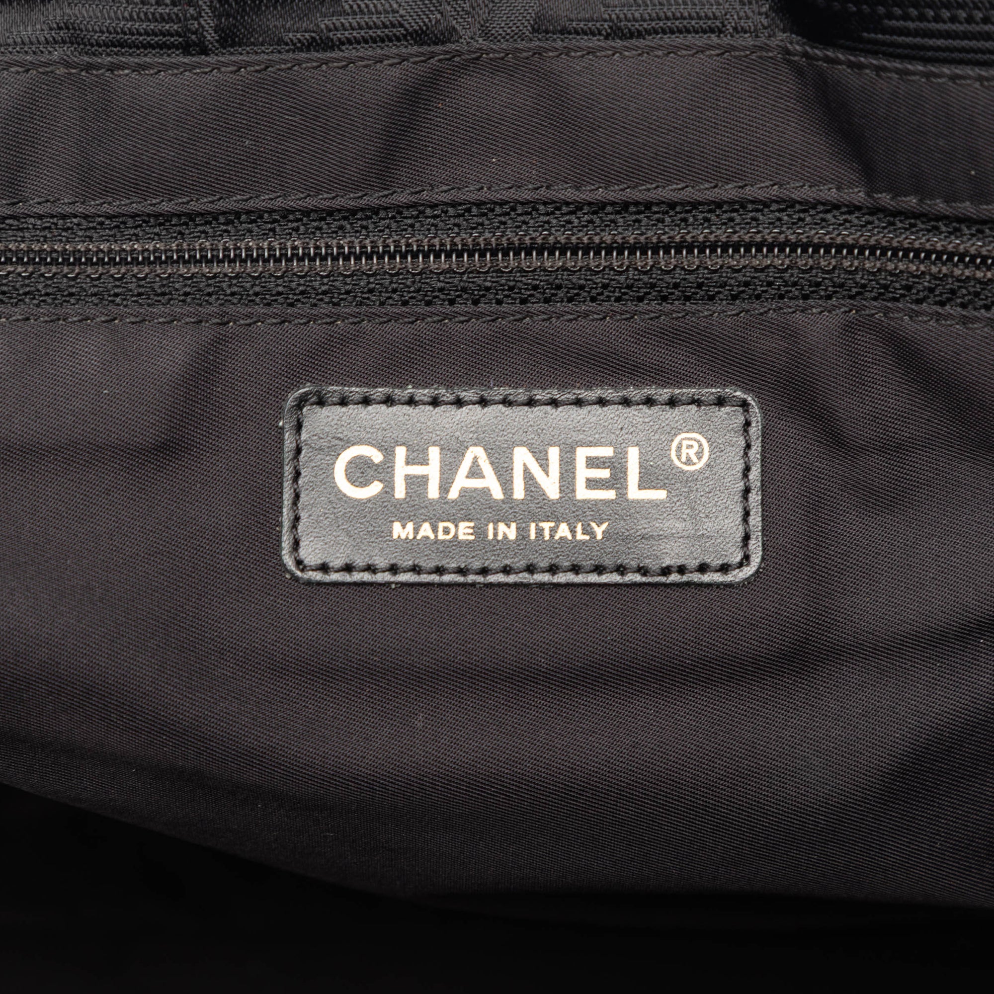 New Travel Line Nylon Tote - Image 5