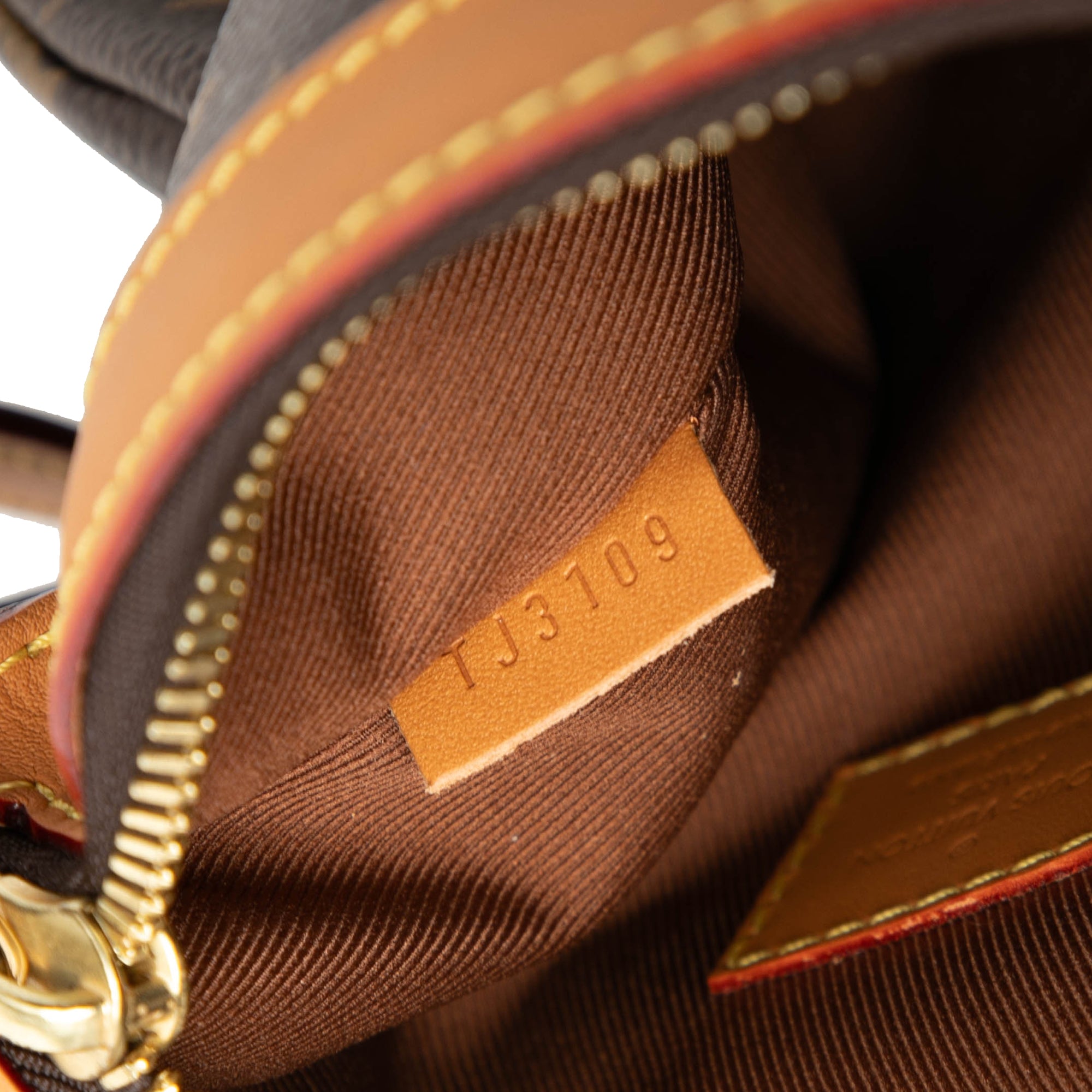 Monogram Saumur Messenger PM - Image 6