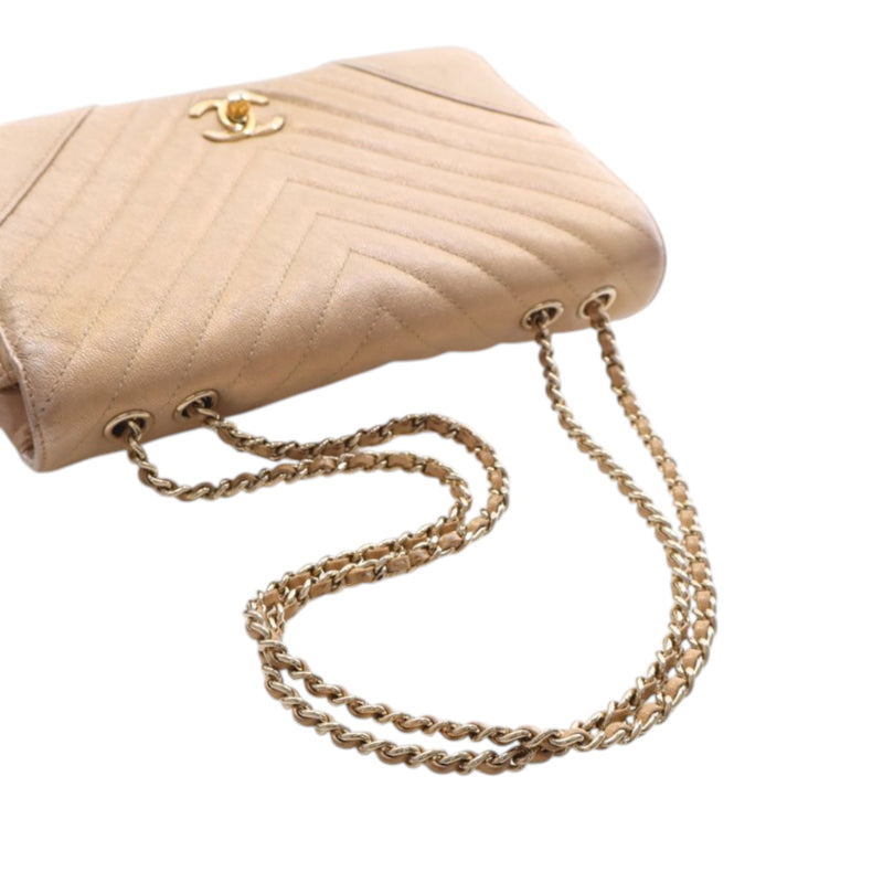 Medium Chevron Iridescent Caviar Statement Flap - Image 13
