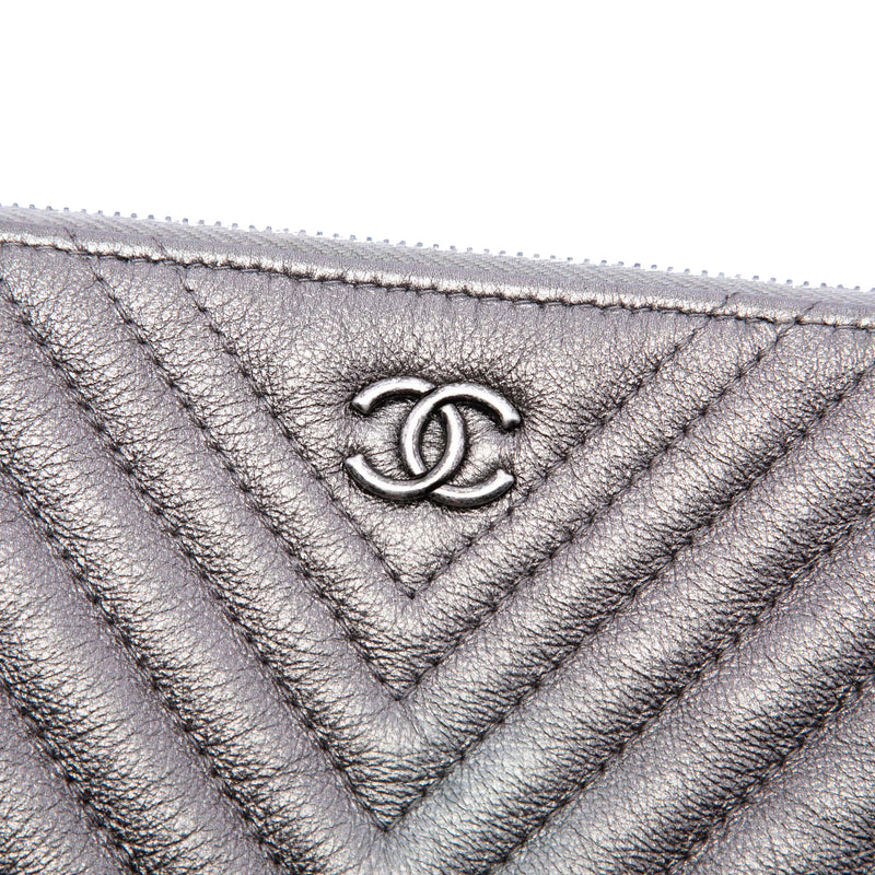 Medium Chevron Metallic Calfskin O Case Clutch - Image 5