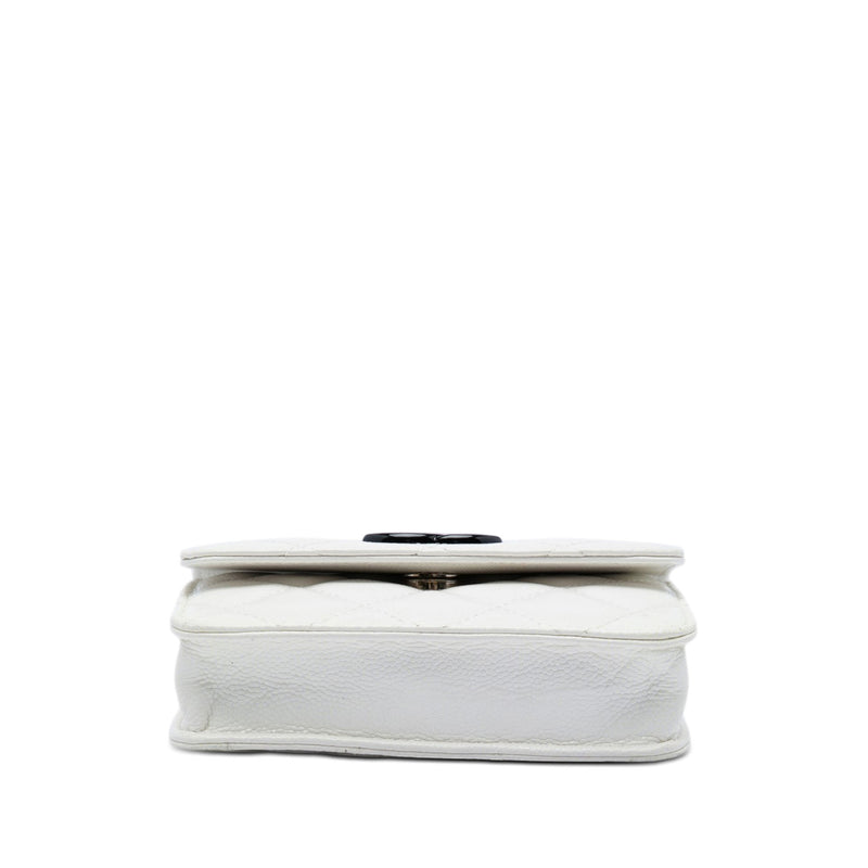 Quilted Caviar My Everything Belt Bag - Image 3