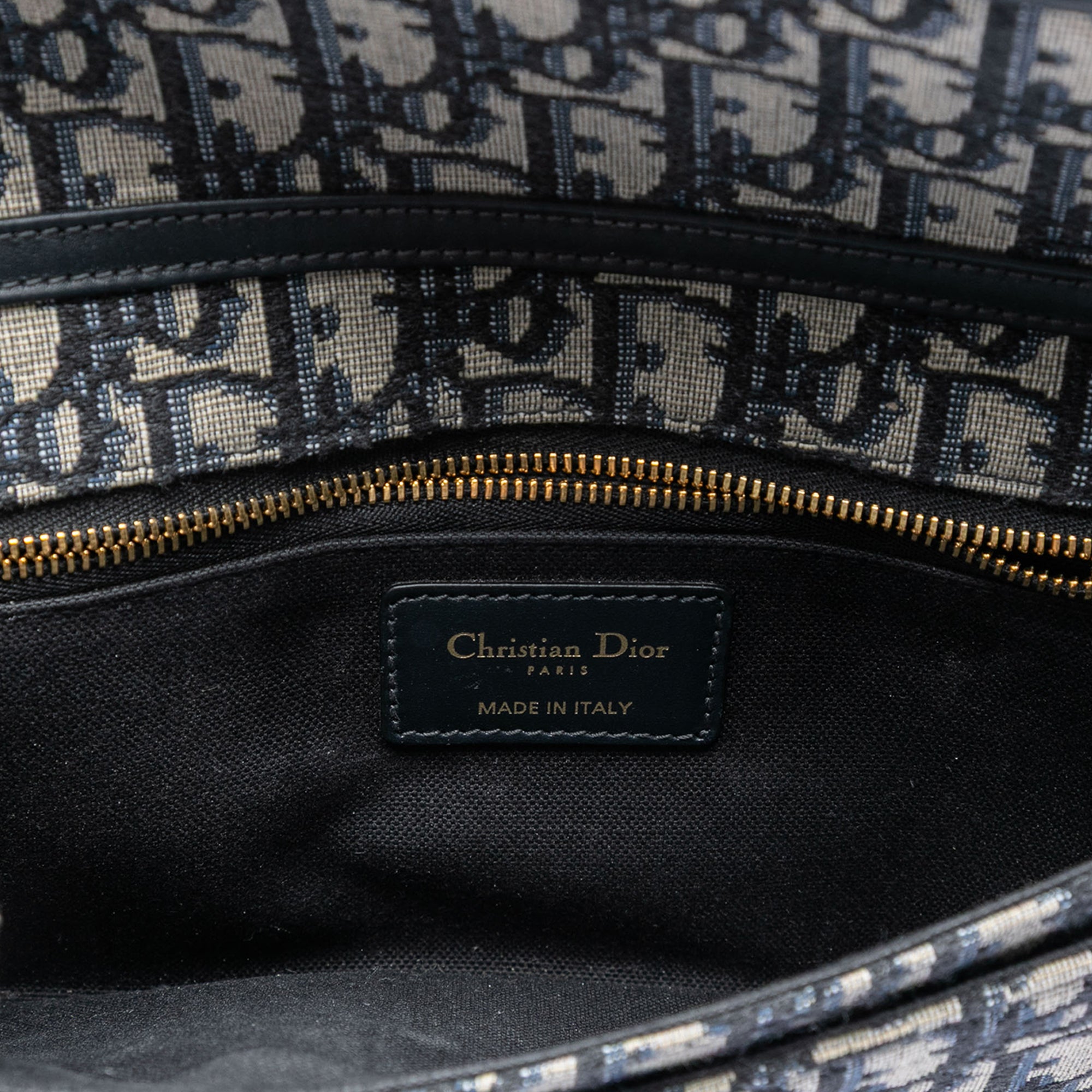 Oblique Canvas 30 Montaigne Clutch With Chain - Image 4