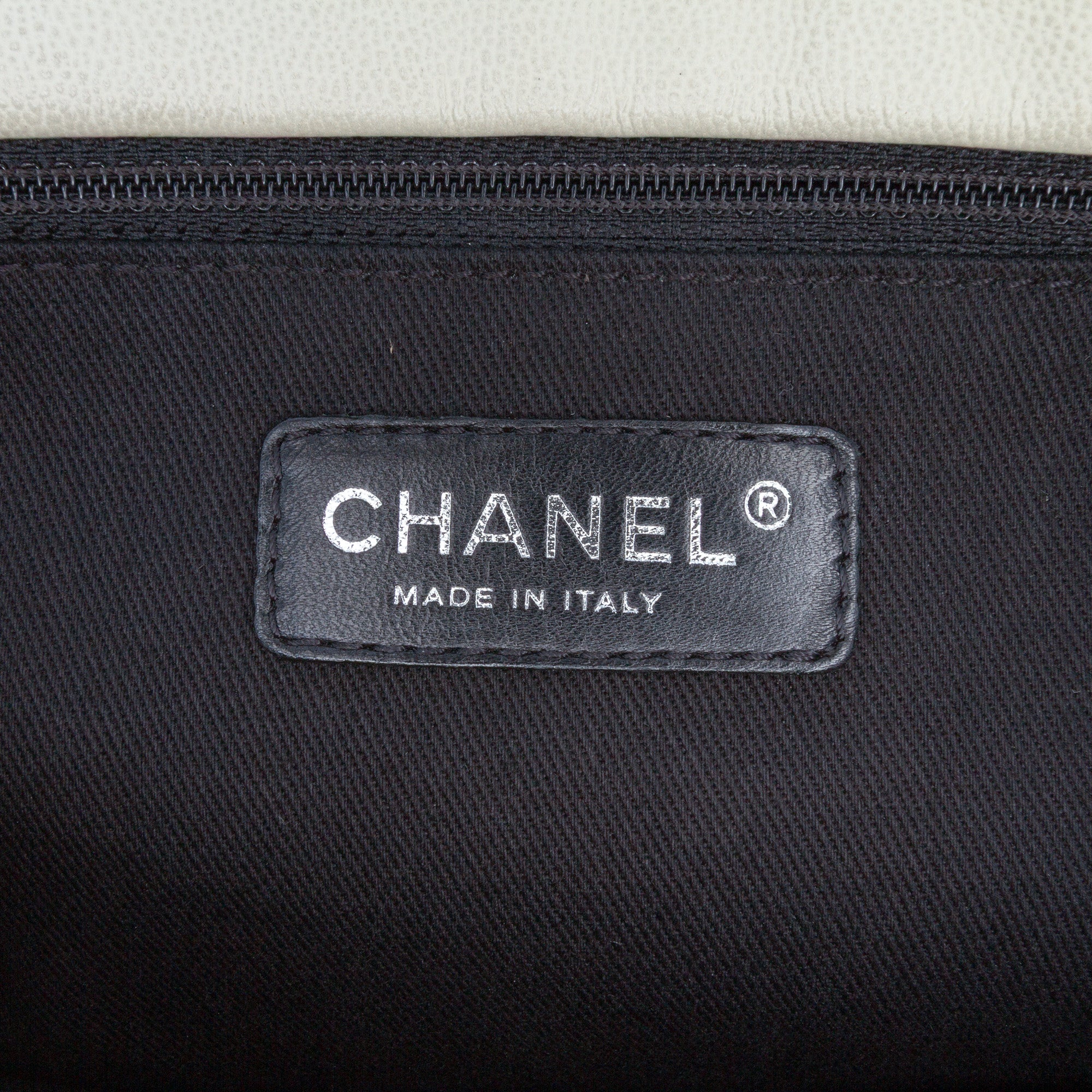 Quilted Calfskin Expandable Zip Yacht Flap - Image 5