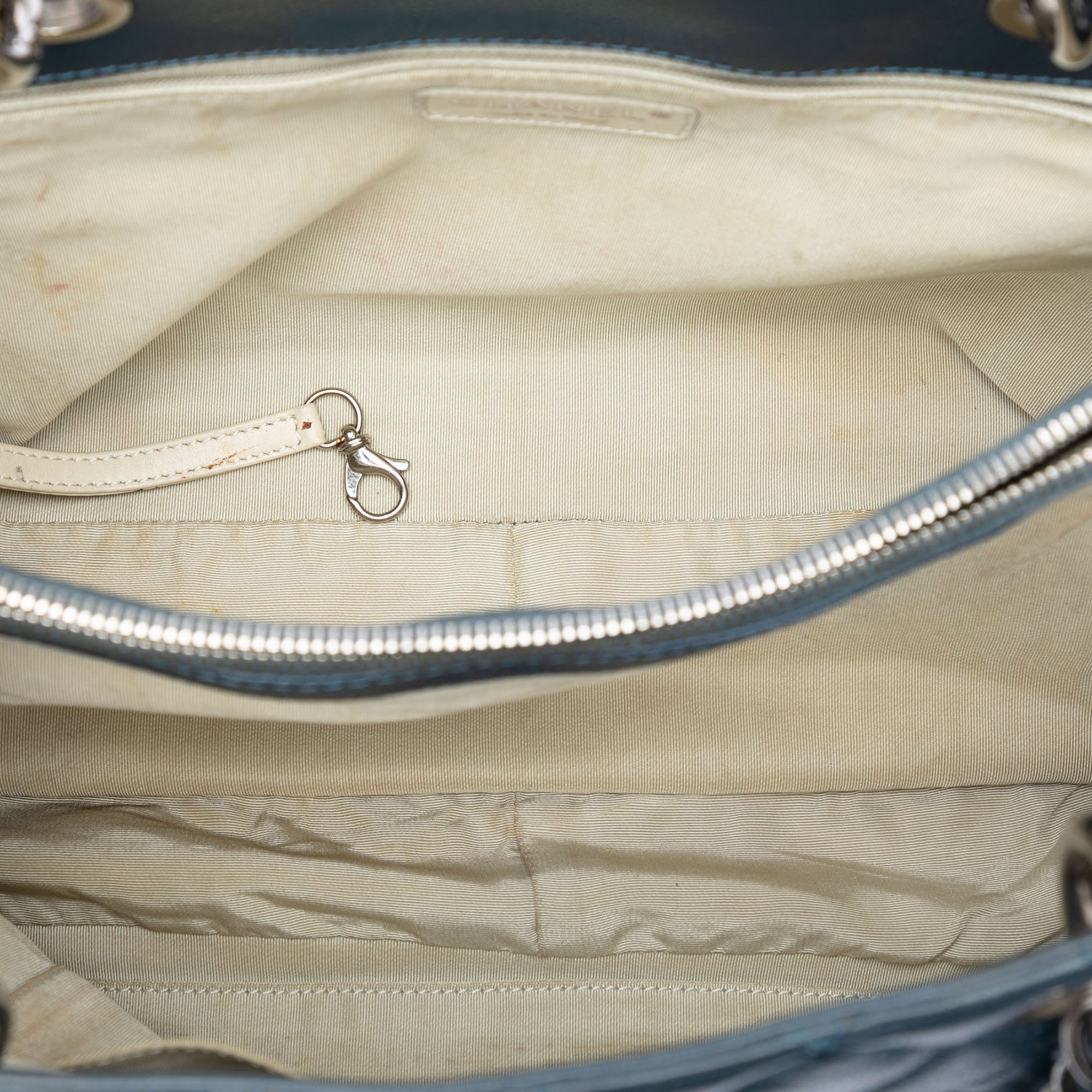 Caviar Grand Shopping Tote - Image 4