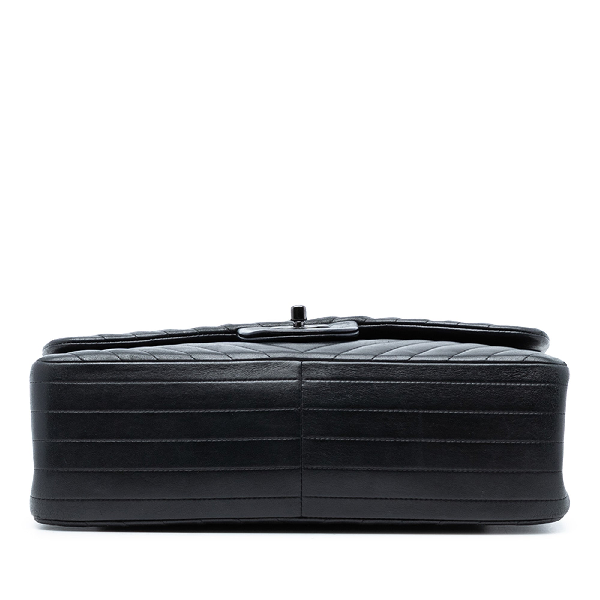 Jumbo Classic Chevron Lambskin So Black Double Flap - Image 3