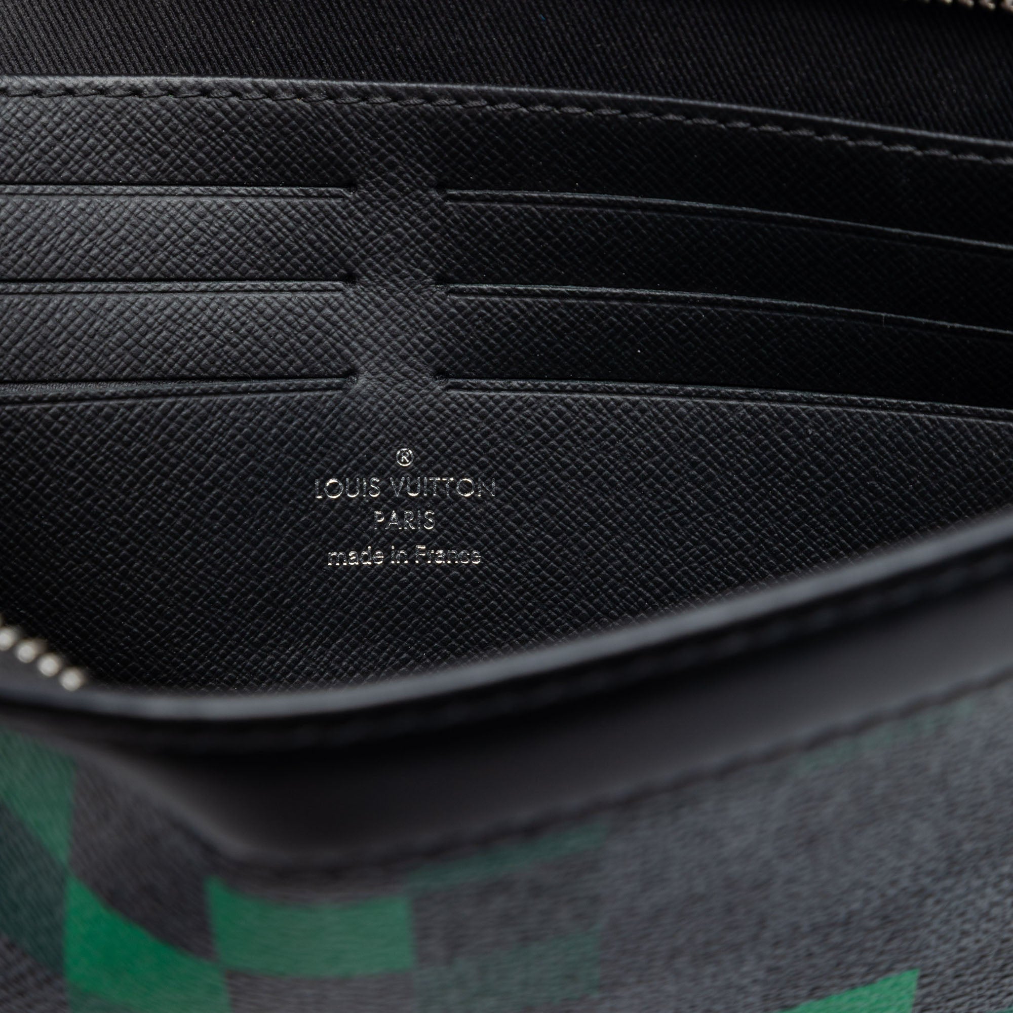 Damier Graphite Pixel Pochette Voyage MM - Image 5